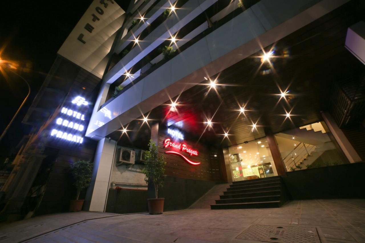 Hotel Grand Pragati Surat Exterior photo